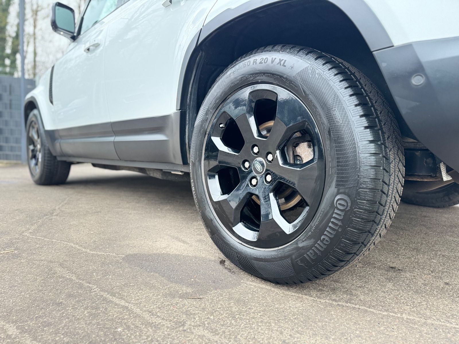 Fahrzeugabbildung Land Rover DEFENDER*BLACK-DESIGN PACK*2.HD*LED*OFF ROAD*TOP