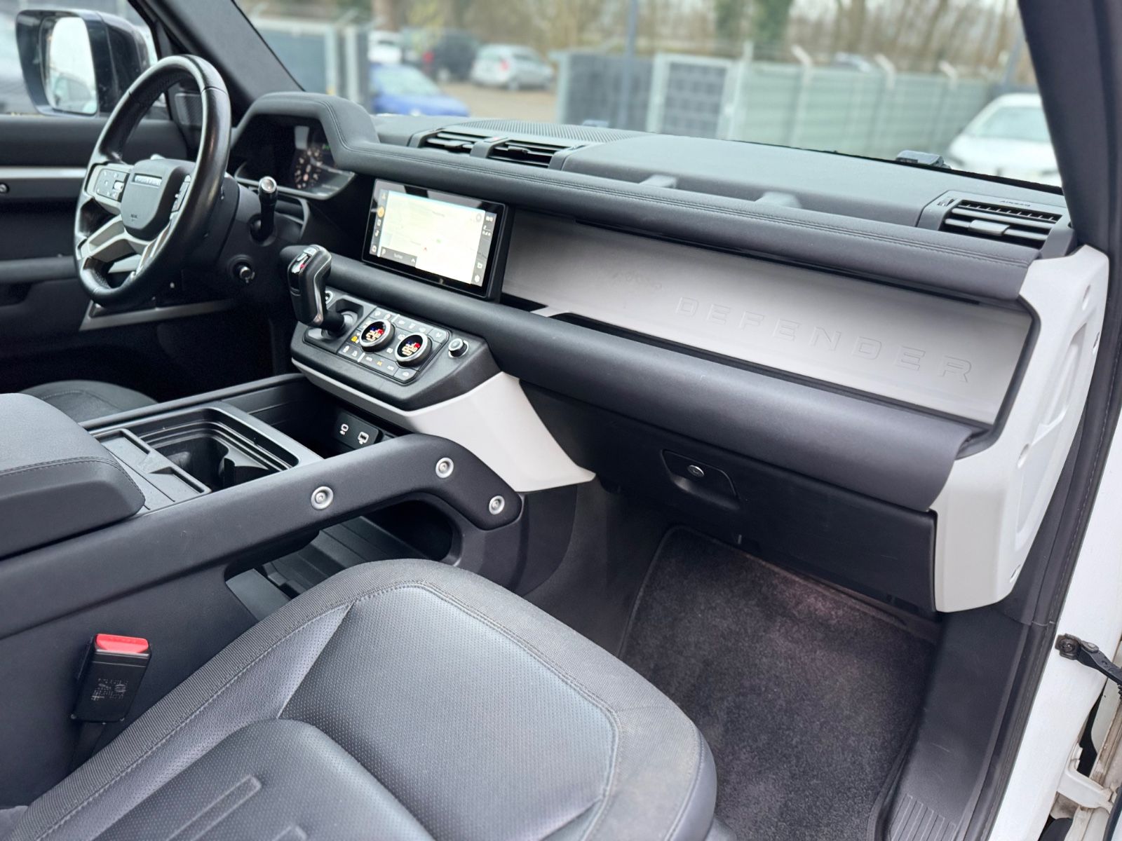 Fahrzeugabbildung Land Rover DEFENDER*BLACK-DESIGN PACK*2.HD*LED*OFF ROAD*TOP