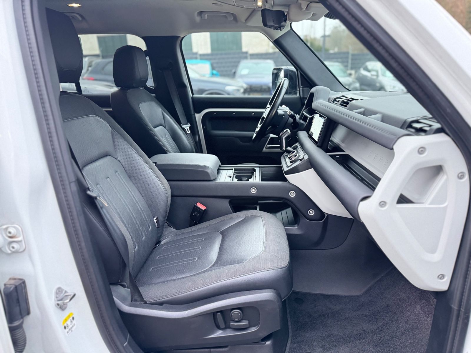 Fahrzeugabbildung Land Rover DEFENDER*BLACK-DESIGN PACK*2.HD*LED*OFF ROAD*TOP