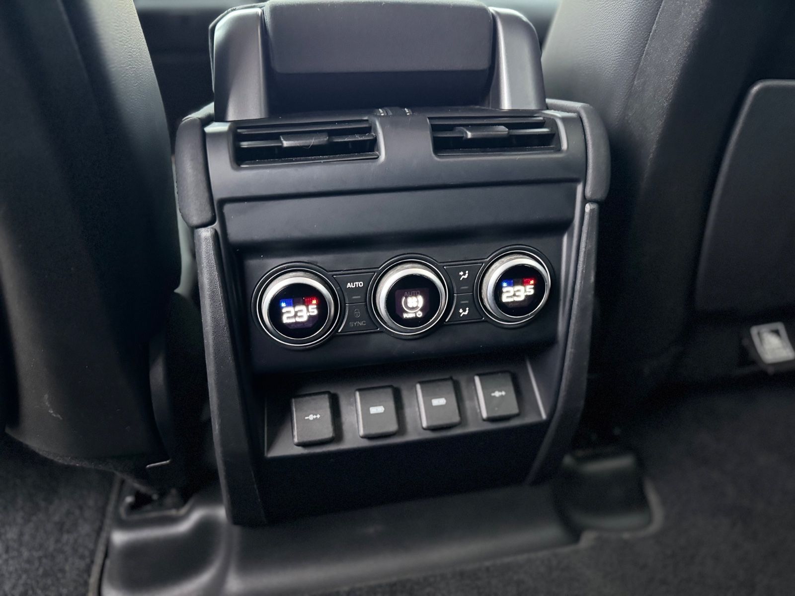 Fahrzeugabbildung Land Rover DEFENDER*BLACK-DESIGN PACK*2.HD*LED*OFF ROAD*TOP