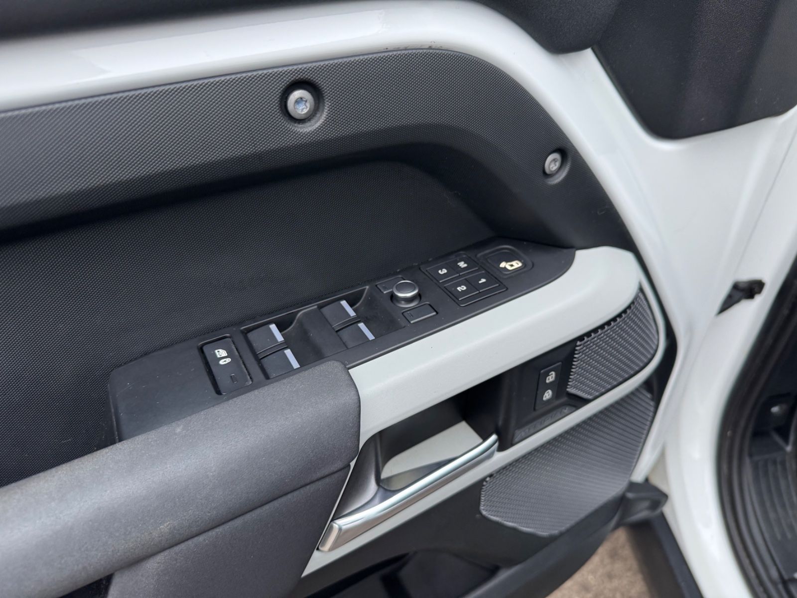 Fahrzeugabbildung Land Rover DEFENDER*BLACK-DESIGN PACK*2.HD*LED*OFF ROAD*TOP