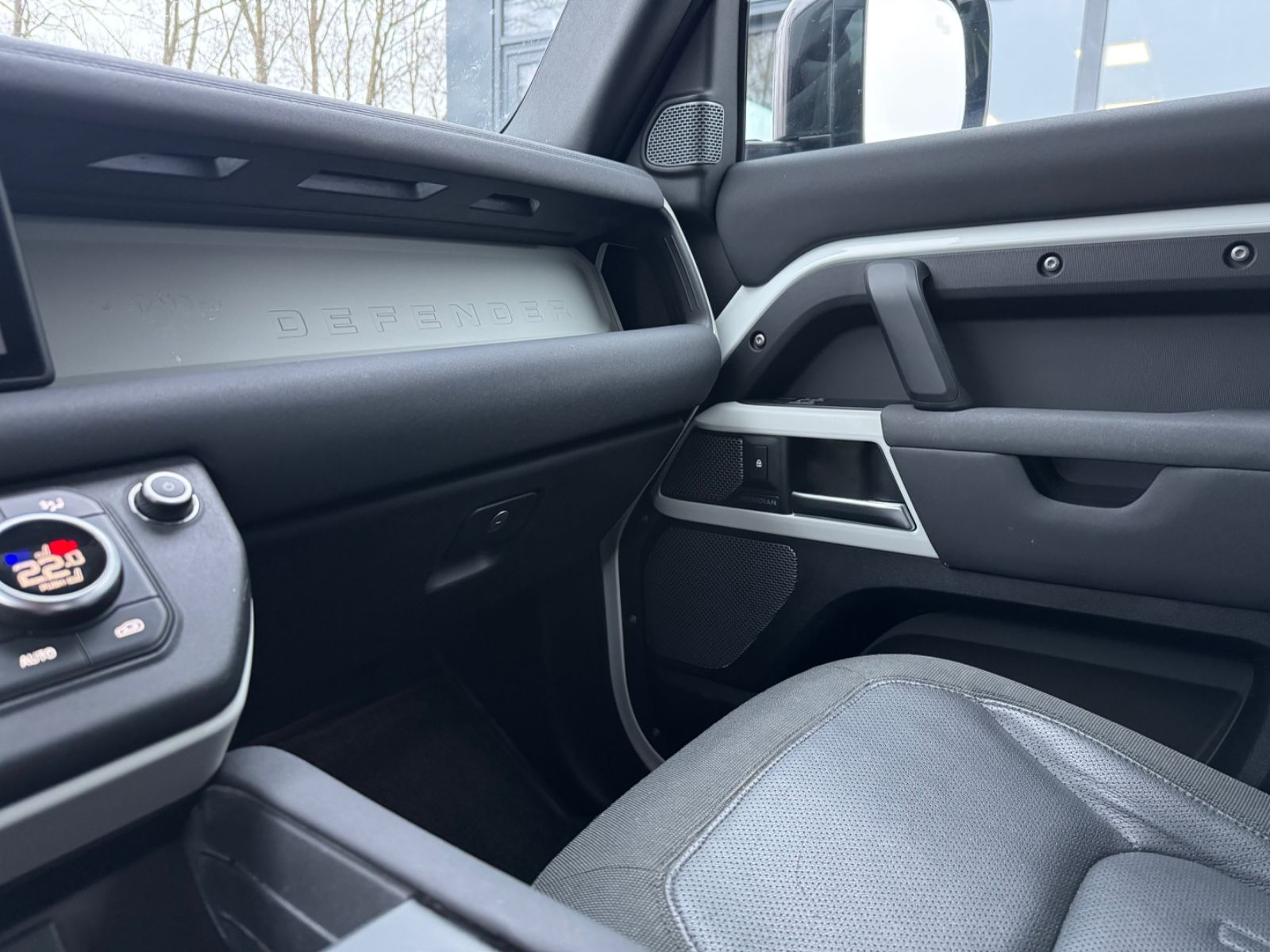 Fahrzeugabbildung Land Rover DEFENDER*BLACK-DESIGN PACK*2.HD*LED*OFF ROAD*TOP