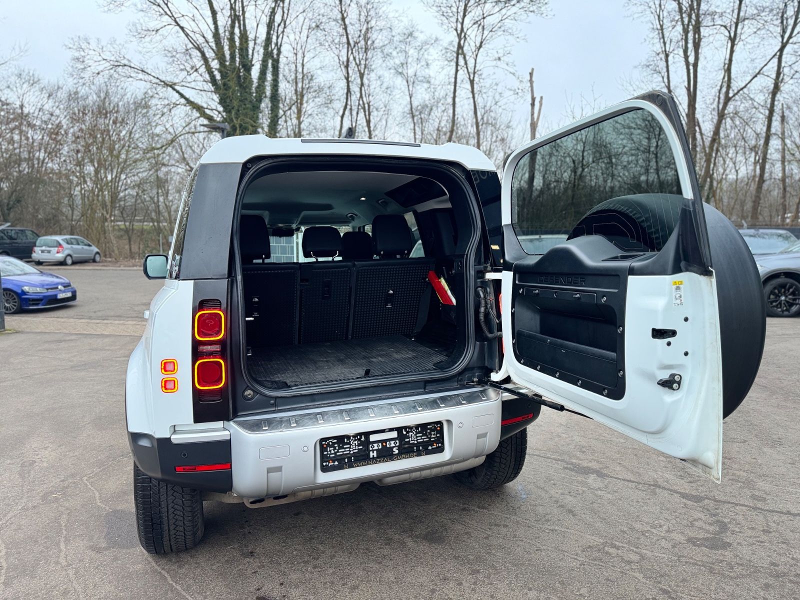 Fahrzeugabbildung Land Rover DEFENDER*BLACK-DESIGN PACK*2.HD*LED*OFF ROAD*TOP