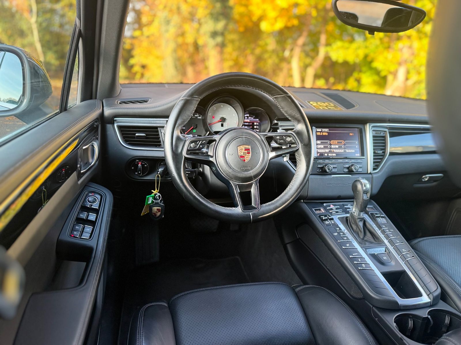 Fahrzeugabbildung Porsche MACAN S*AUT.*NAVI*PANORAMA*21.ZOLL*BI-XENON*