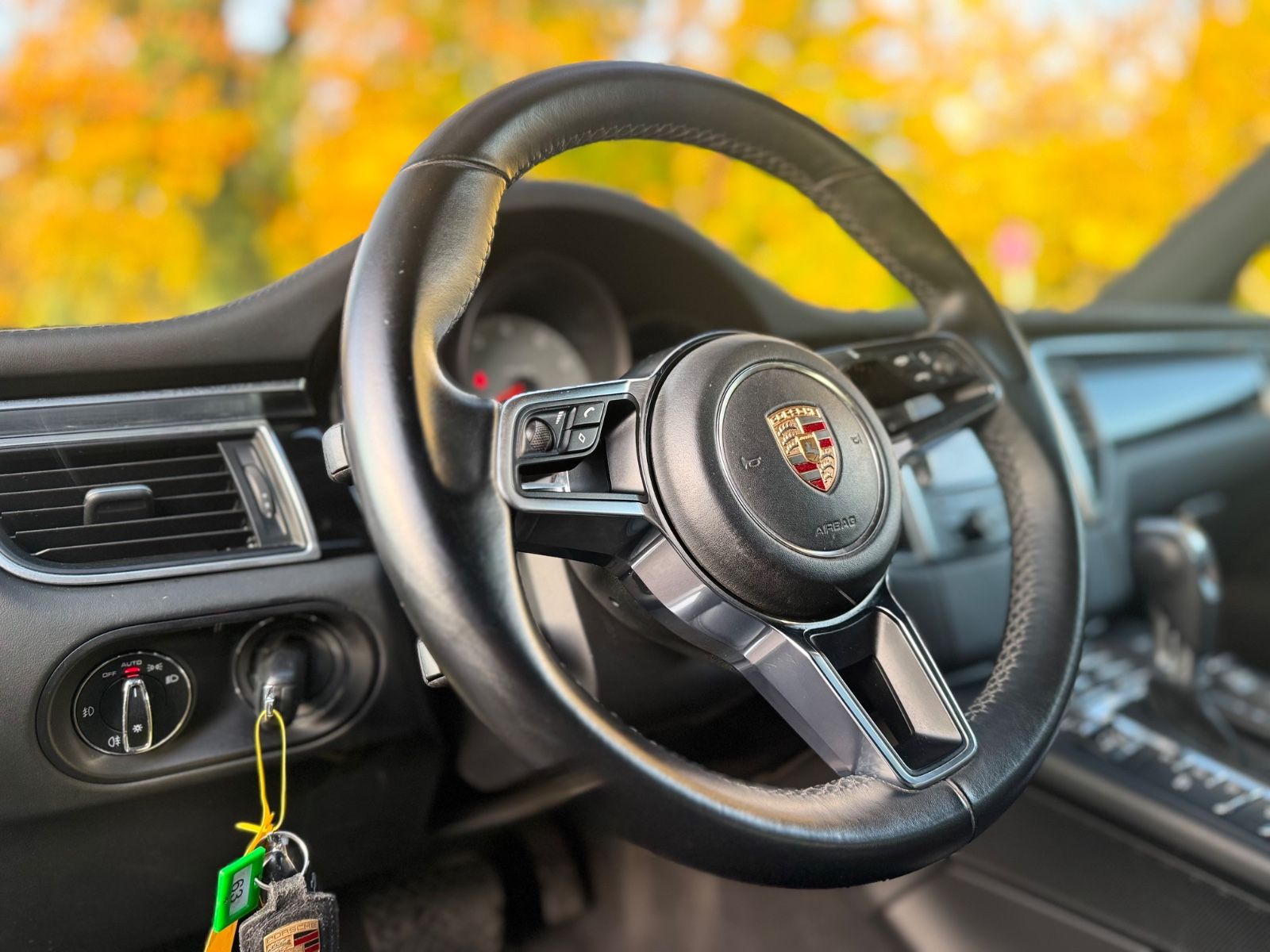 Fahrzeugabbildung Porsche MACAN S*AUT.*NAVI*PANORAMA*21.ZOLL*BI-XENON*