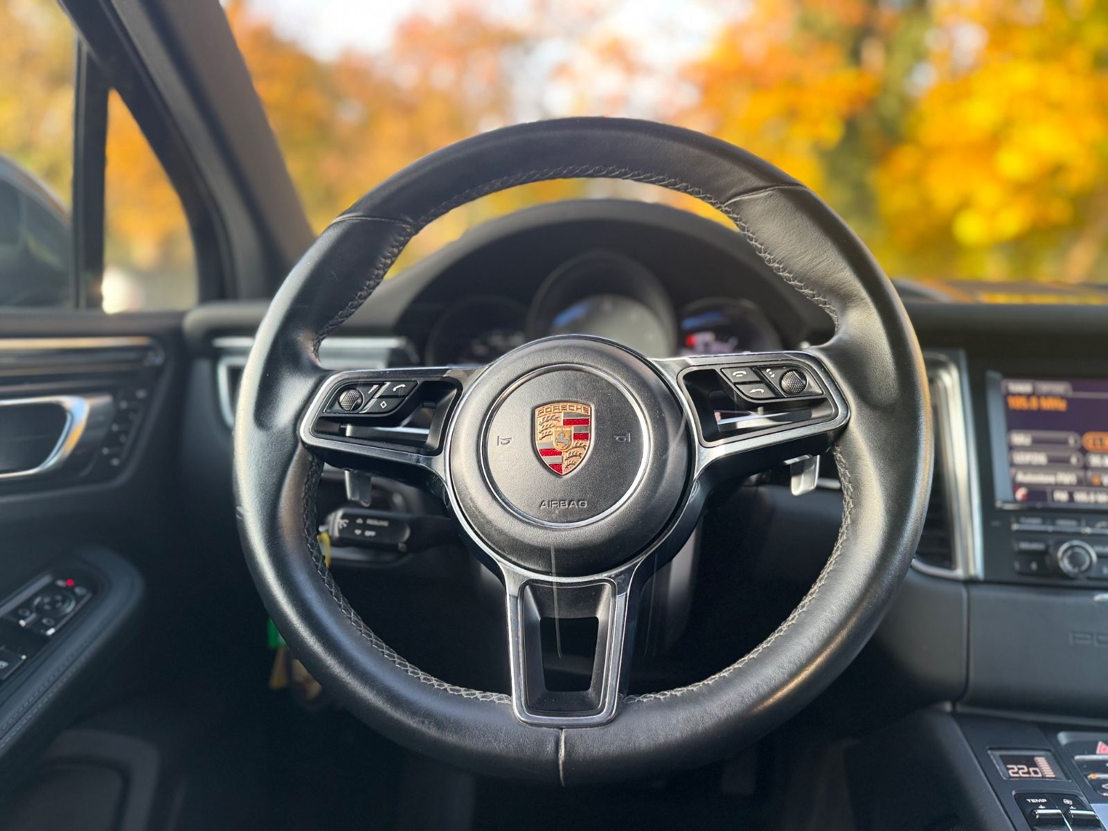 Fahrzeugabbildung Porsche MACAN S*AUT.*NAVI*PANORAMA*21.ZOLL*BI-XENON*