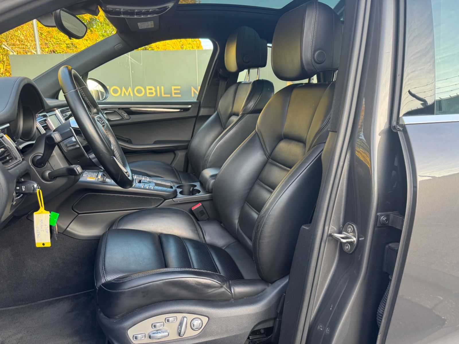 Fahrzeugabbildung Porsche MACAN S*AUT.*NAVI*PANORAMA*21.ZOLL*BI-XENON*