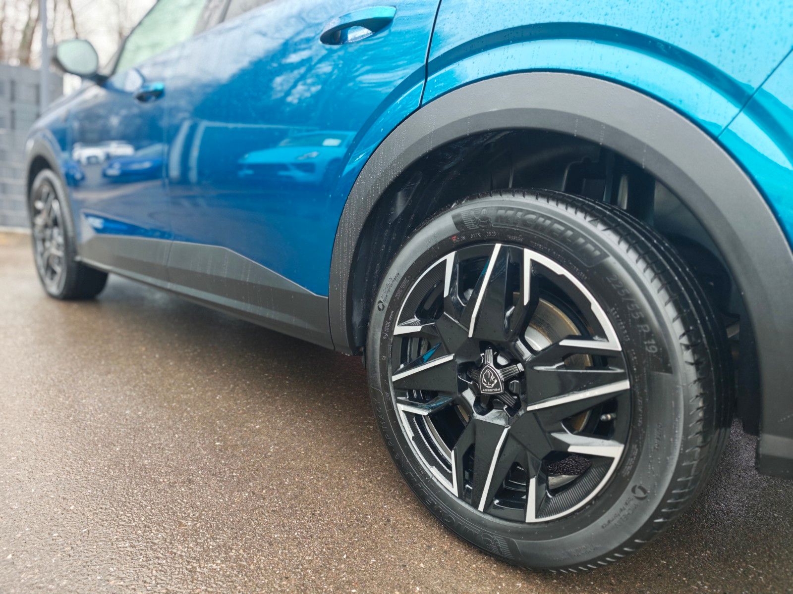 Fahrzeugabbildung Peugeot 5008 HYBRID 136 GT*AUT*7 SITZE*VOLL-LED*ASSIST*