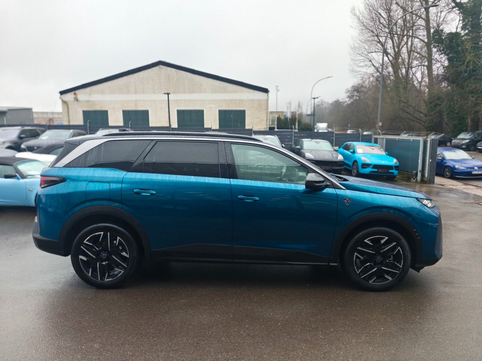 Fahrzeugabbildung Peugeot 5008 HYBRID 136 GT*AUT*7 SITZE*VOLL-LED*ASSIST*