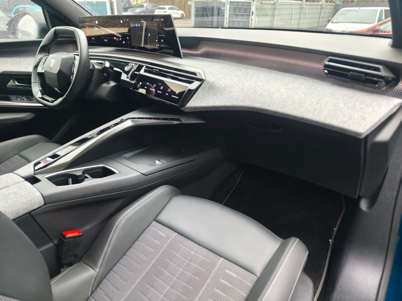 Fahrzeugabbildung Peugeot 5008 HYBRID 136 GT*AUT*7 SITZE*VOLL-LED*ASSIST*