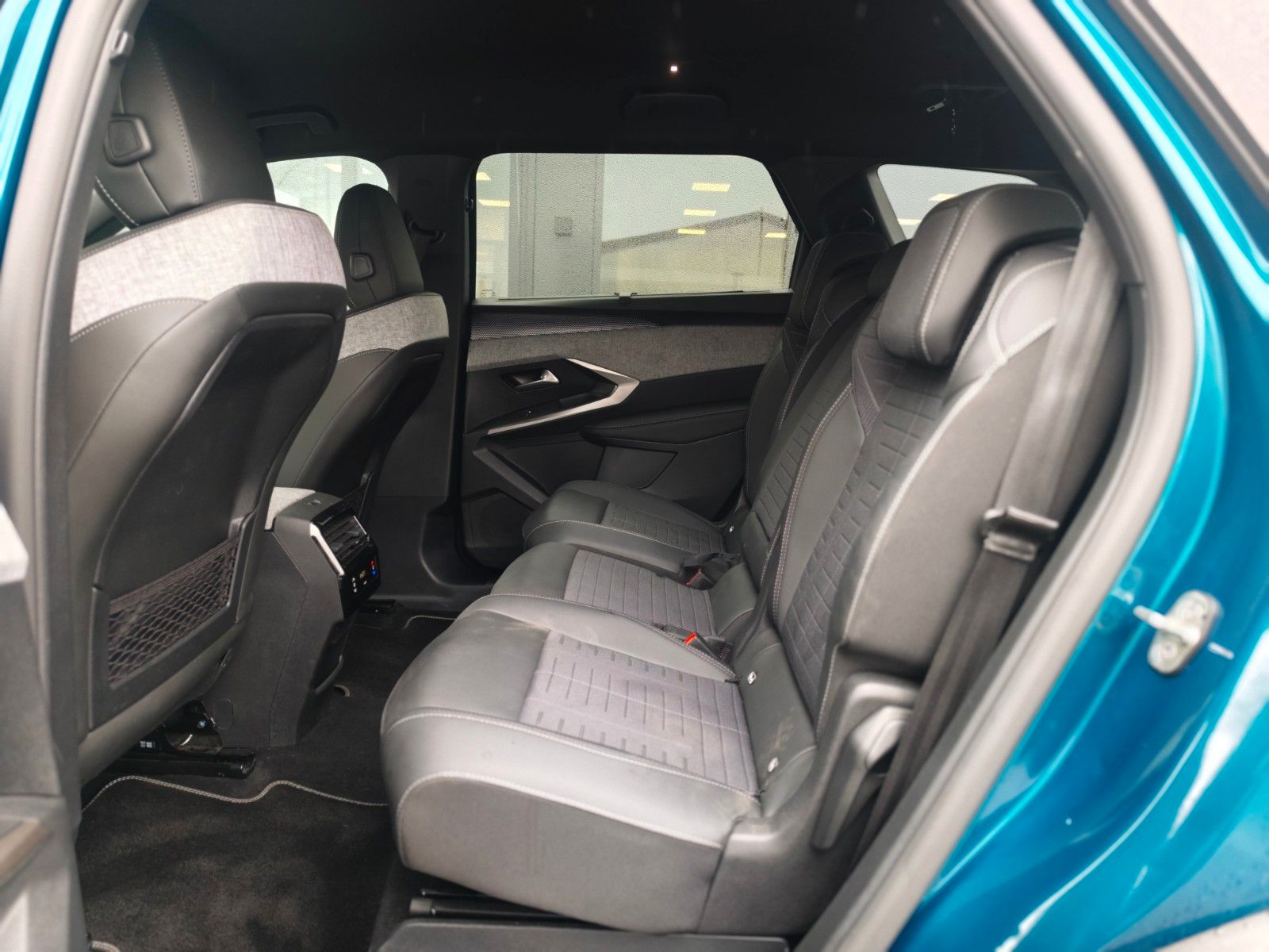 Fahrzeugabbildung Peugeot 5008 HYBRID 136 GT*AUT*7 SITZE*VOLL-LED*ASSIST*