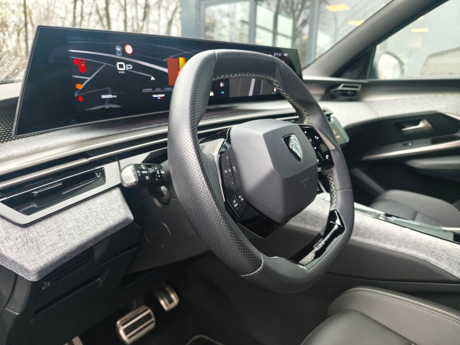 Fahrzeugabbildung Peugeot 5008 HYBRID 136 GT*AUT*7 SITZE*VOLL-LED*ASSIST*