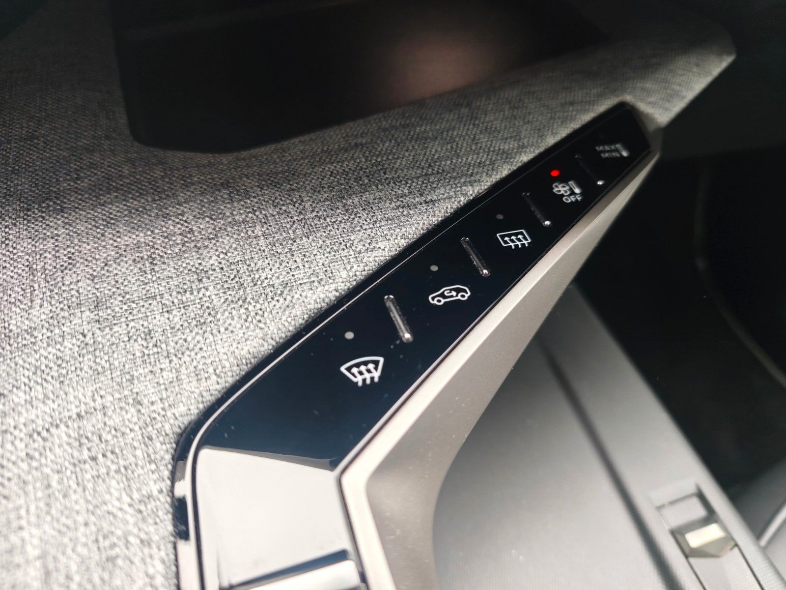 Fahrzeugabbildung Peugeot 5008 HYBRID 136 GT*AUT*7 SITZE*VOLL-LED*ASSIST*