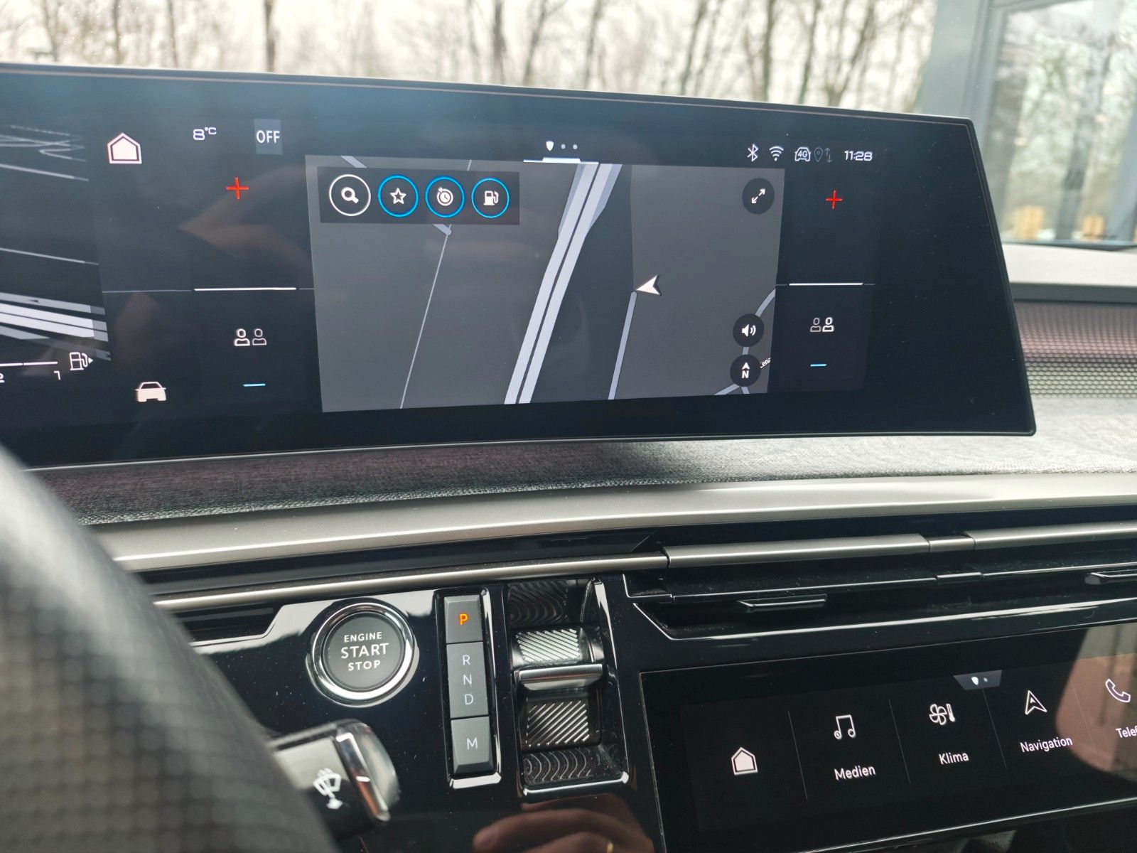 Fahrzeugabbildung Peugeot 5008 HYBRID 136 GT*AUT*7 SITZE*VOLL-LED*ASSIST*