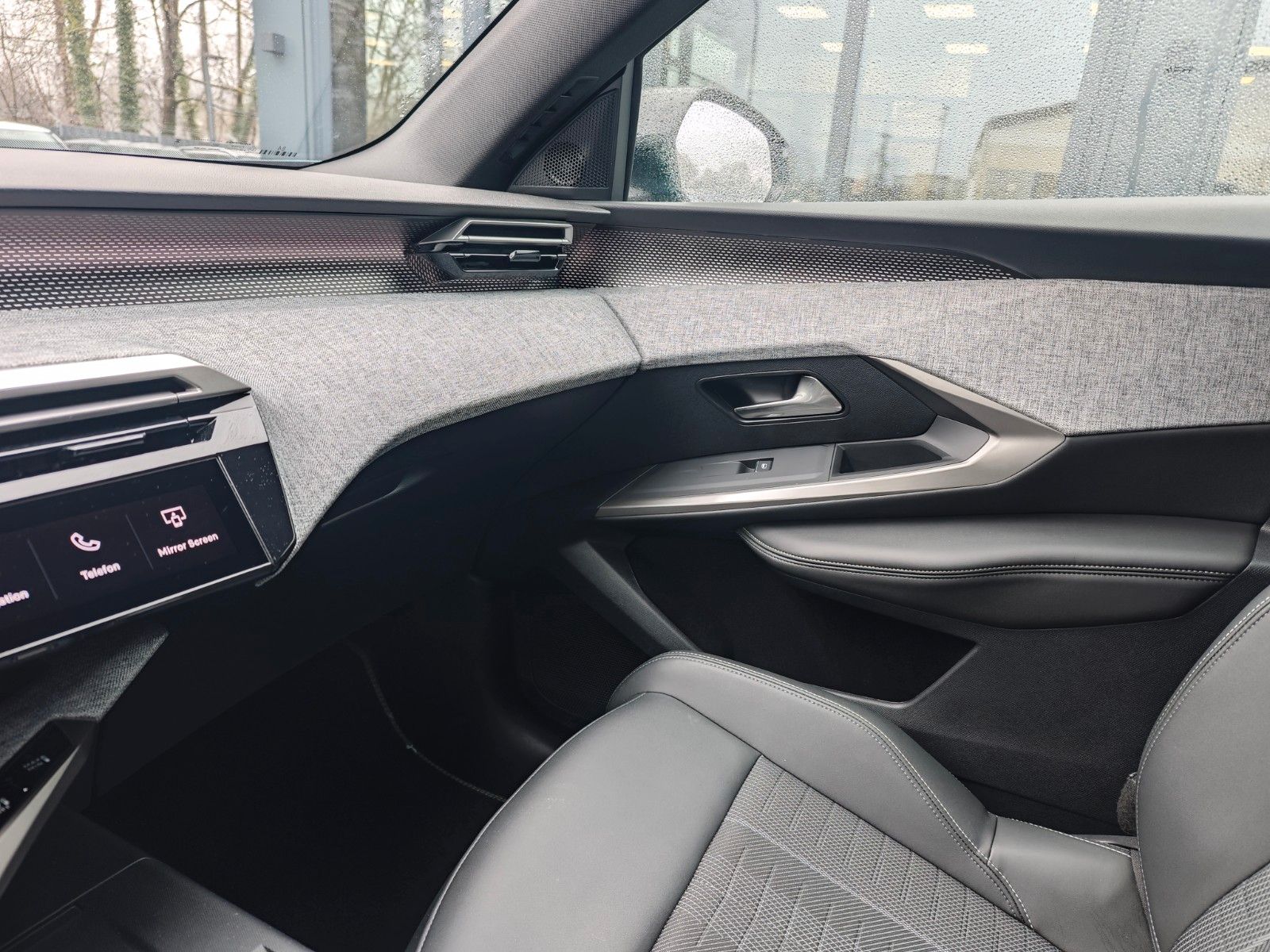 Fahrzeugabbildung Peugeot 5008 HYBRID 136 GT*AUT*7 SITZE*VOLL-LED*ASSIST*