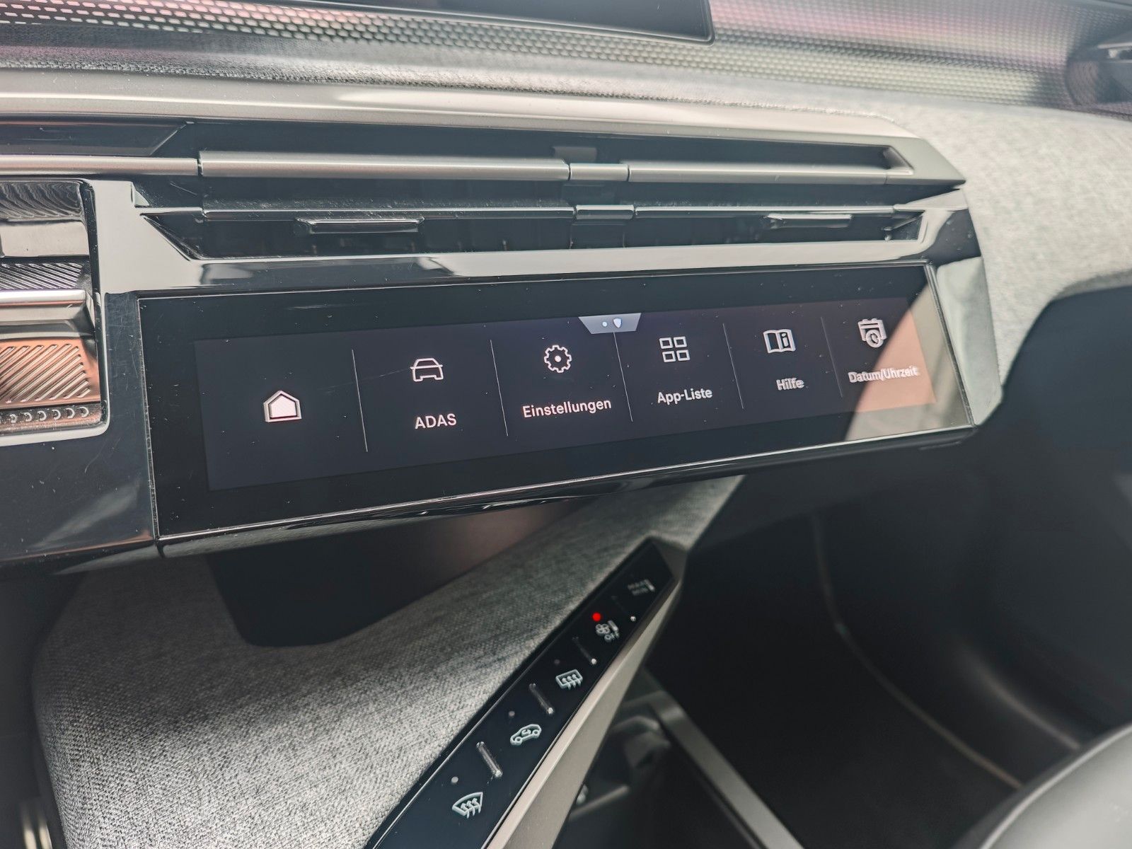 Fahrzeugabbildung Peugeot 5008 HYBRID 136 GT*AUT*7 SITZE*VOLL-LED*ASSIST*