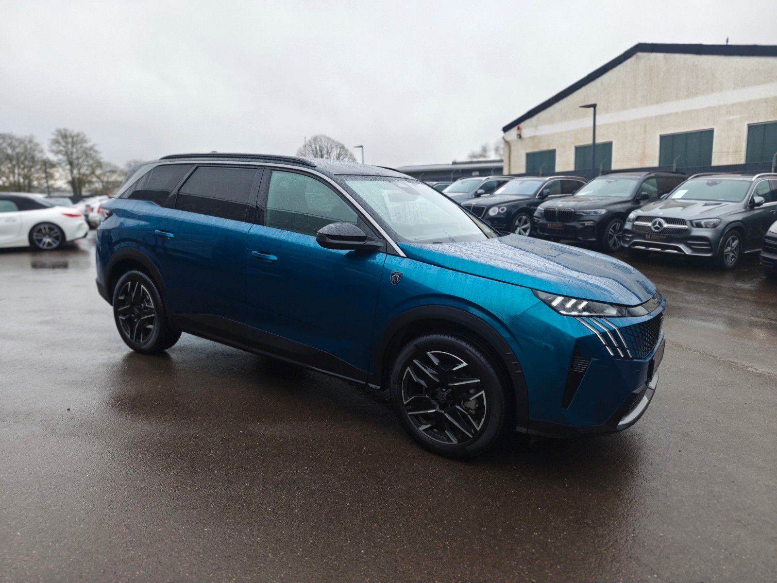 Fahrzeugabbildung Peugeot 5008 HYBRID 136 GT*AUT*7 SITZE*VOLL-LED*ASSIST*