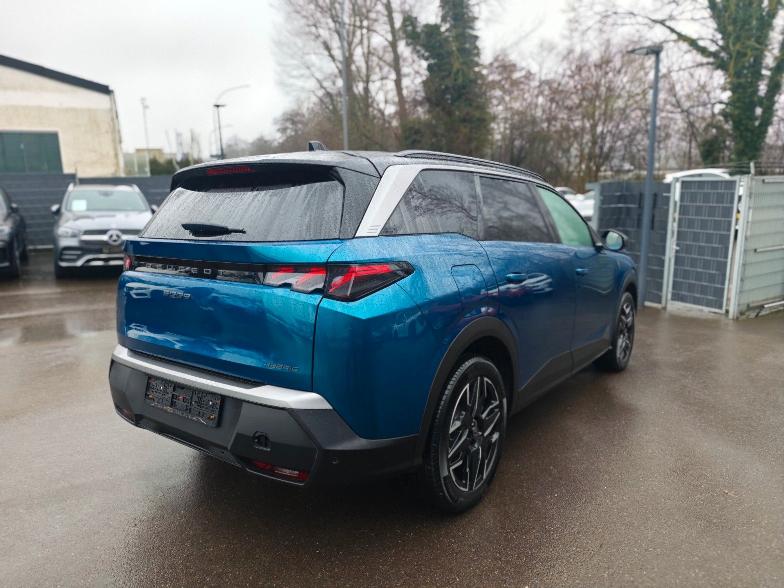 Fahrzeugabbildung Peugeot 5008 HYBRID 136 GT*AUT*7 SITZE*VOLL-LED*ASSIST*