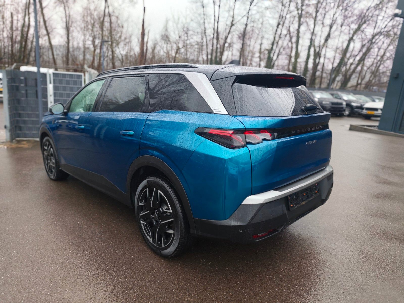 Fahrzeugabbildung Peugeot 5008 HYBRID 136 GT*AUT*7 SITZE*VOLL-LED*ASSIST*