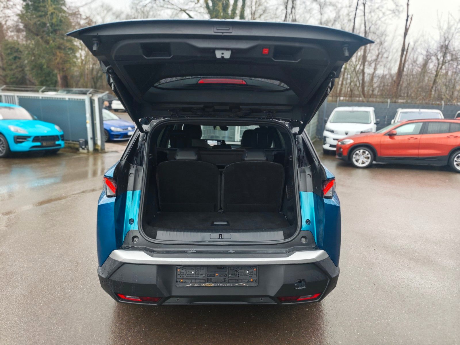 Fahrzeugabbildung Peugeot 5008 HYBRID 136 GT*AUT*7 SITZE*VOLL-LED*ASSIST*