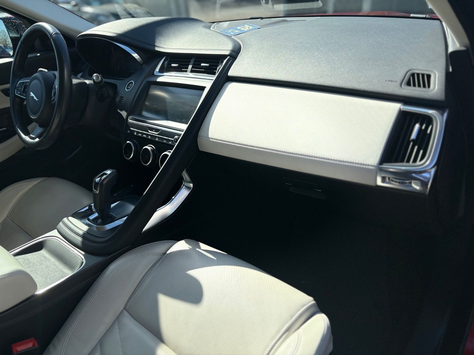 Fahrzeugabbildung Jaguar E-PACE HSE AWD*AUT*LEDER *LED*KAMERA*1.HD*TOP