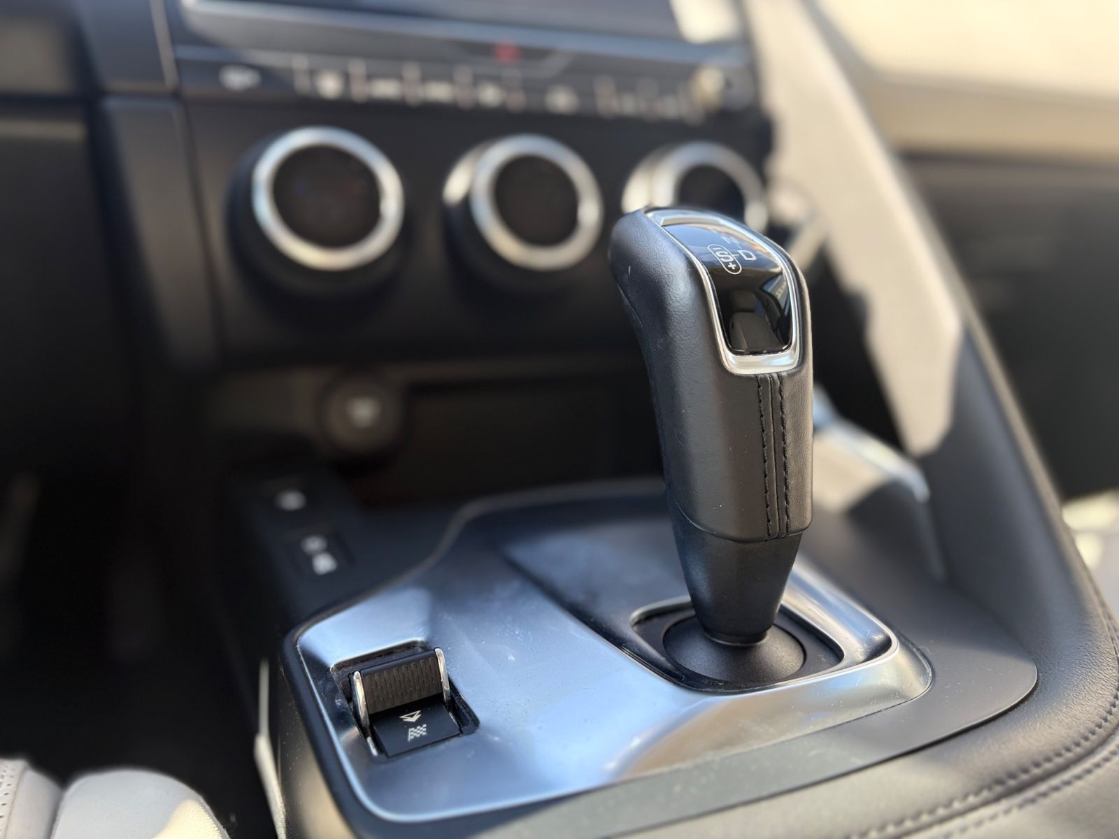 Fahrzeugabbildung Jaguar E-PACE HSE AWD*AUT*LEDER *LED*KAMERA*1.HD*TOP