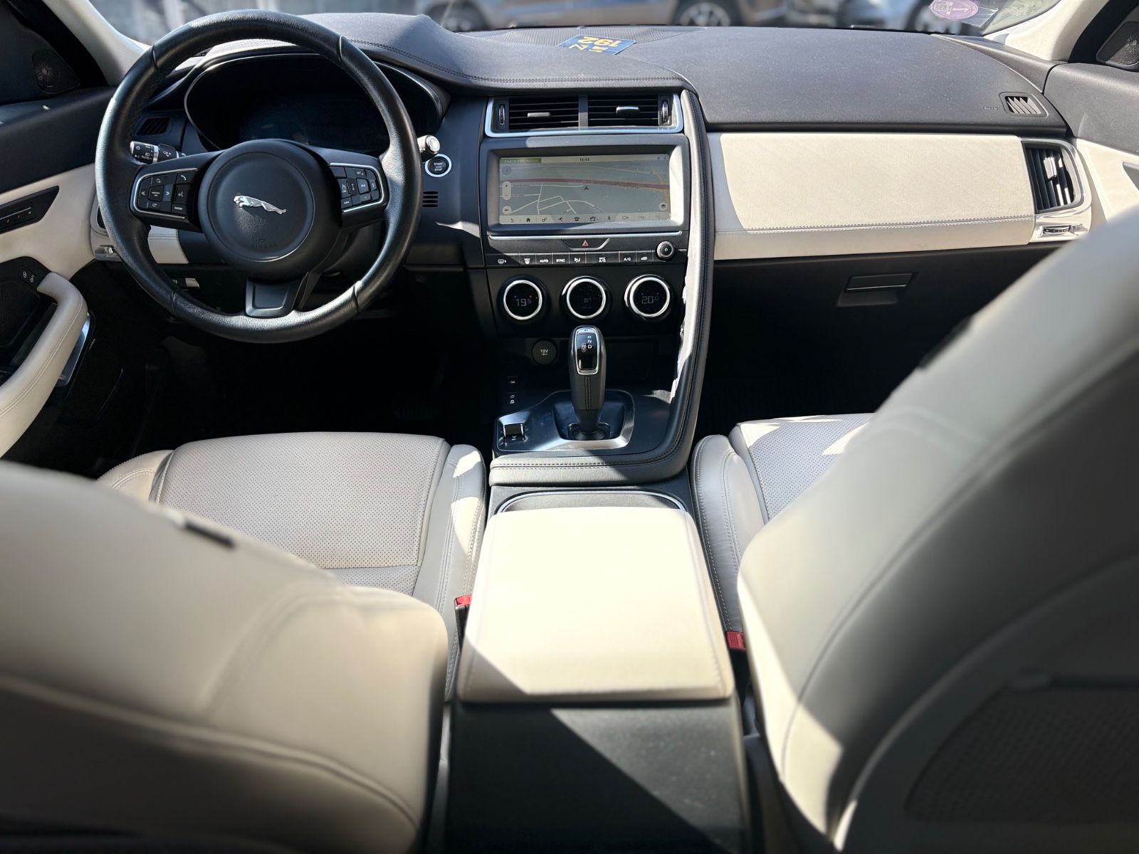 Fahrzeugabbildung Jaguar E-PACE HSE AWD*AUT*LEDER *LED*KAMERA*1.HD*TOP