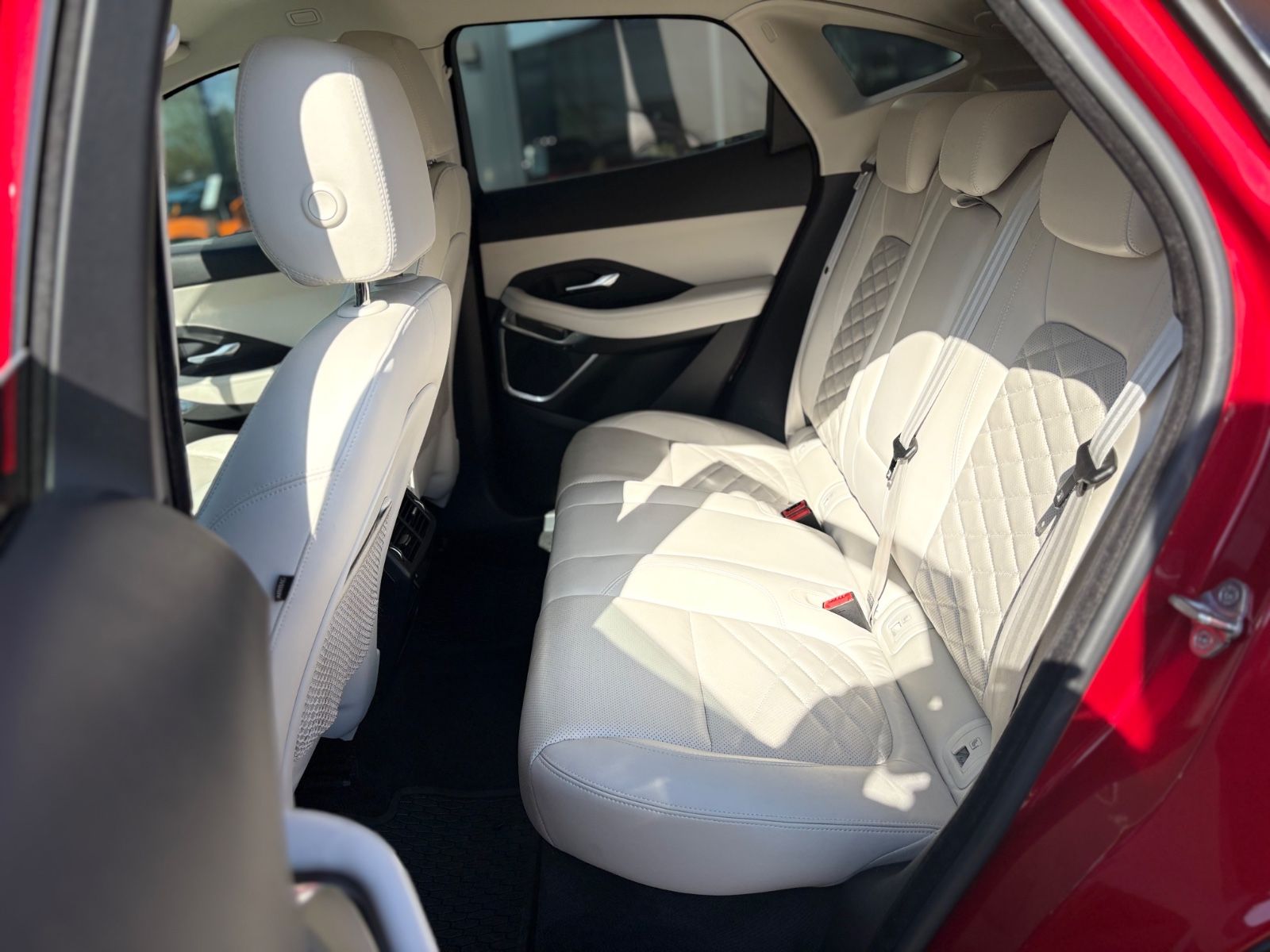 Fahrzeugabbildung Jaguar E-PACE HSE AWD*AUT*LEDER *LED*KAMERA*1.HD*TOP