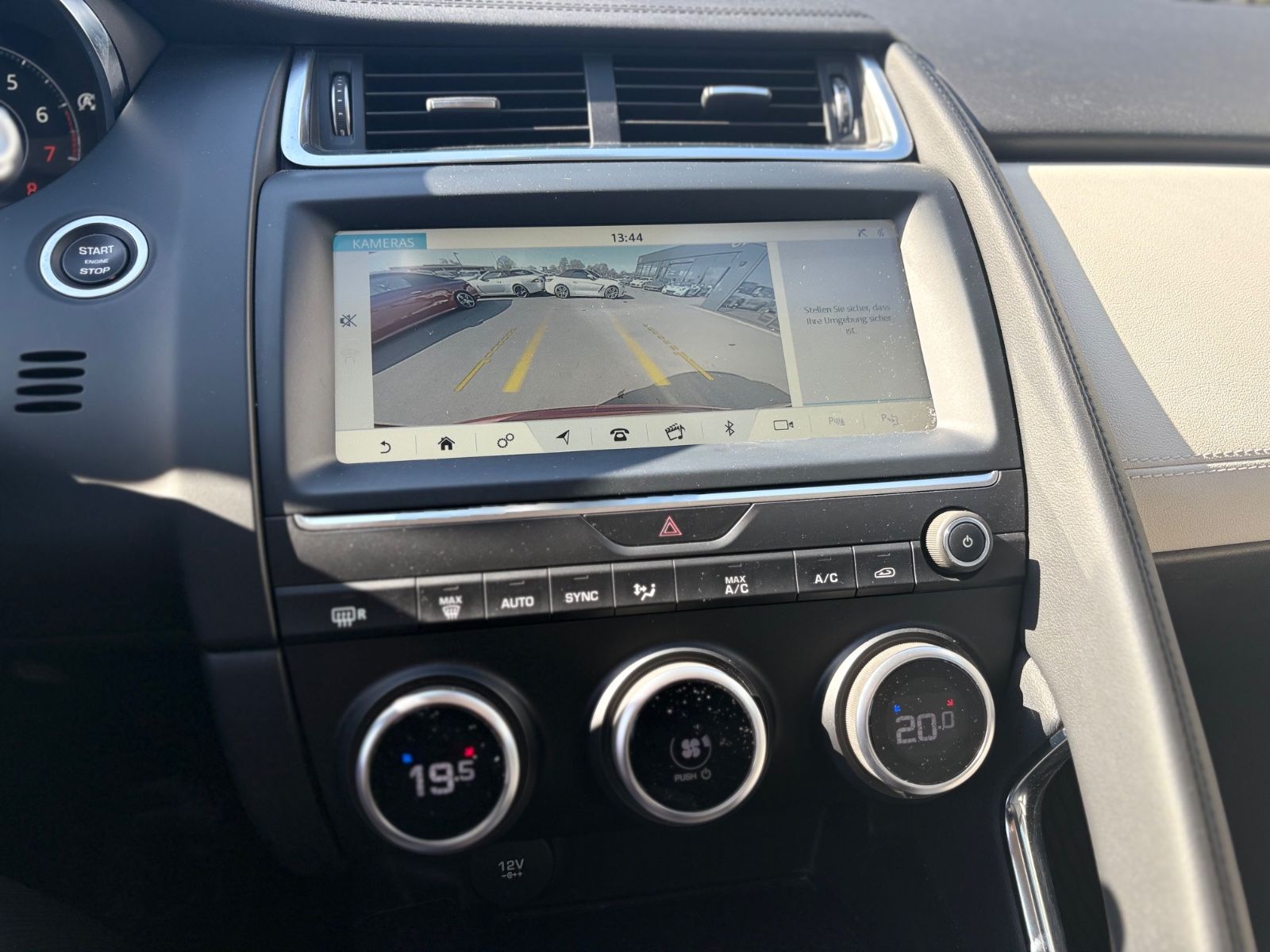 Fahrzeugabbildung Jaguar E-PACE HSE AWD*AUT*LEDER *LED*KAMERA*1.HD*TOP