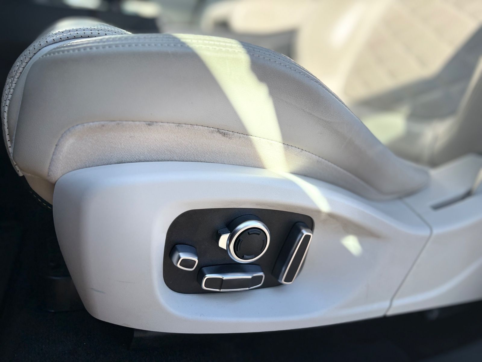 Fahrzeugabbildung Jaguar E-PACE HSE AWD*AUT*LEDER *LED*KAMERA*1.HD*TOP