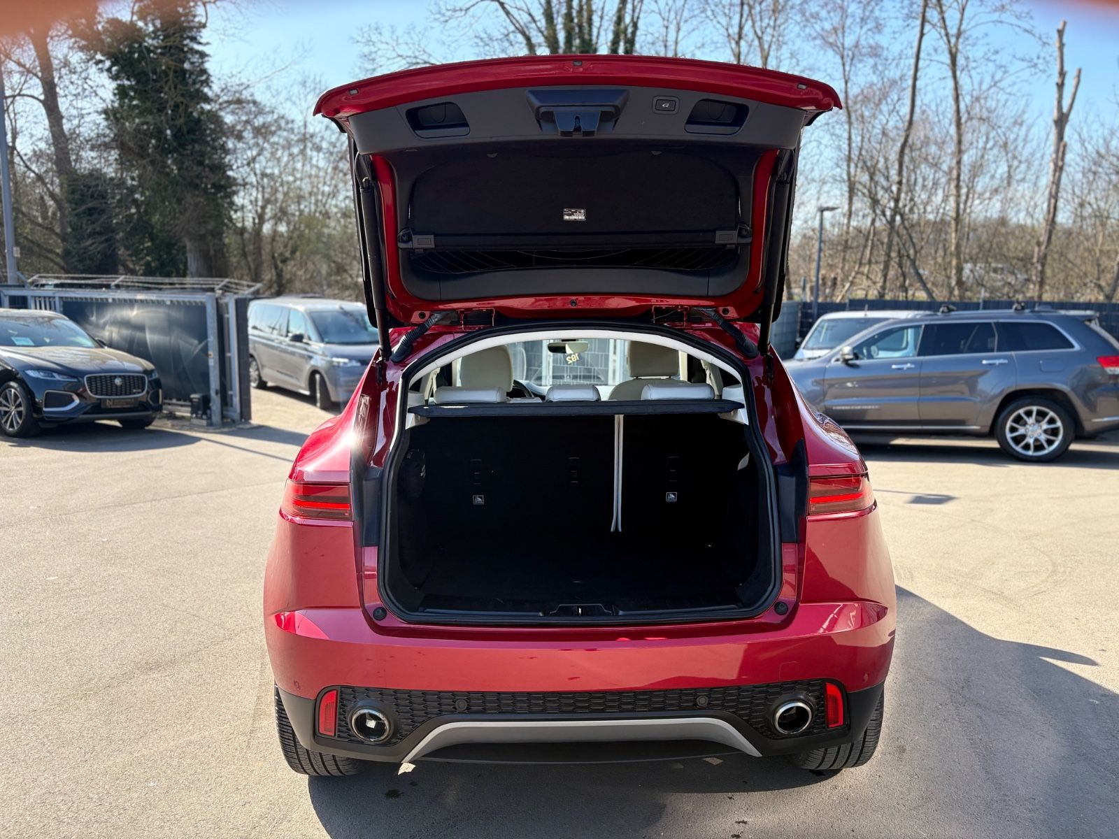 Fahrzeugabbildung Jaguar E-PACE HSE AWD*AUT*LEDER *LED*KAMERA*1.HD*TOP