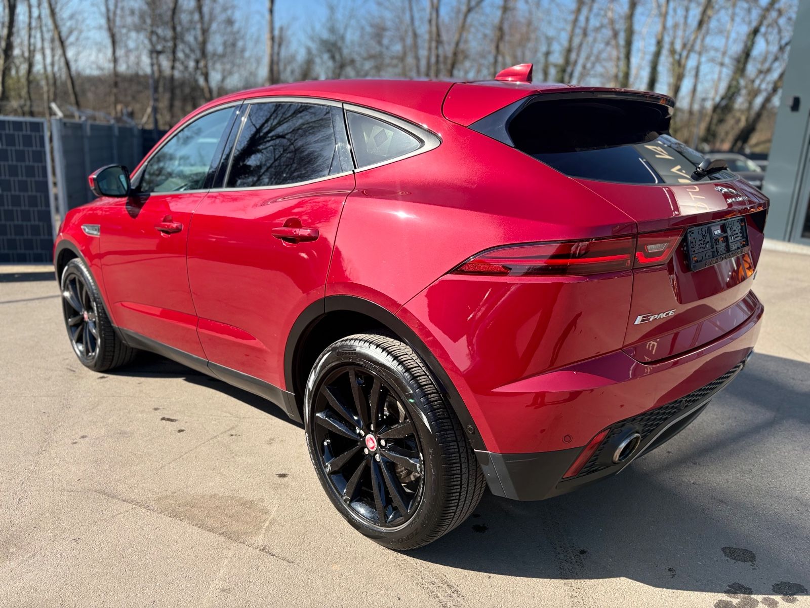 Fahrzeugabbildung Jaguar E-PACE HSE AWD*AUT*LEDER *LED*KAMERA*1.HD*TOP