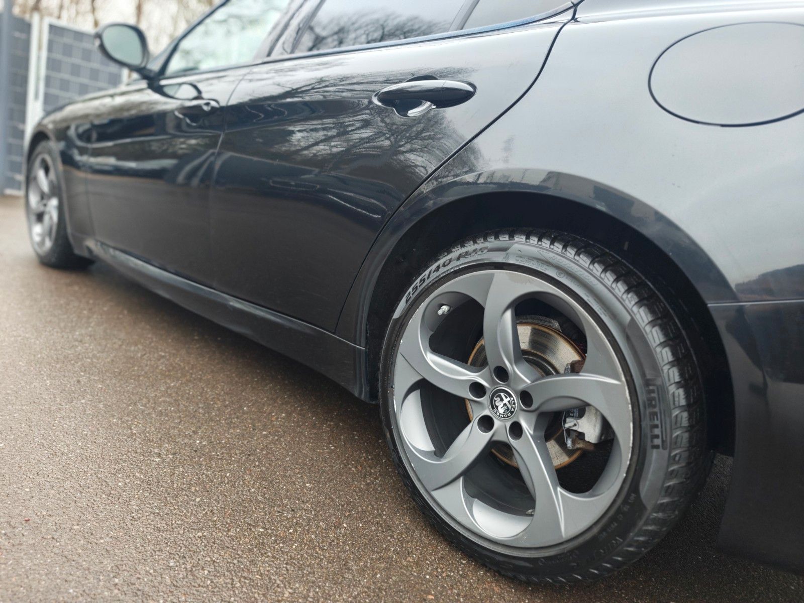 Fahrzeugabbildung Alfa Romeo GIULIA BLACK-TECH*AUT*2.HD*ALCANTARA*NAVI*PDC*