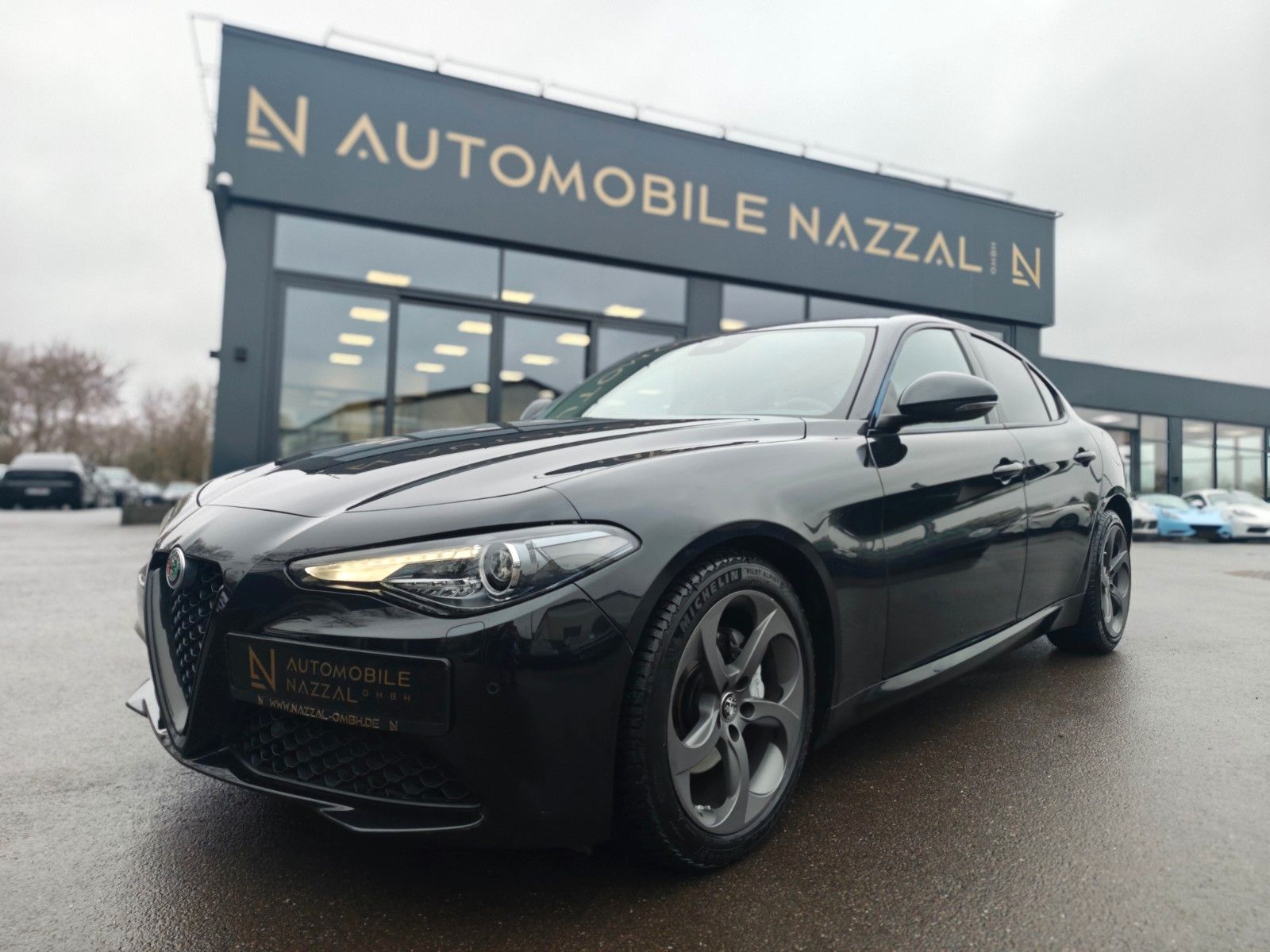 Fahrzeugabbildung Alfa Romeo GIULIA BLACK-TECH*AUT*2.HD*ALCANTARA*NAVI*PDC*