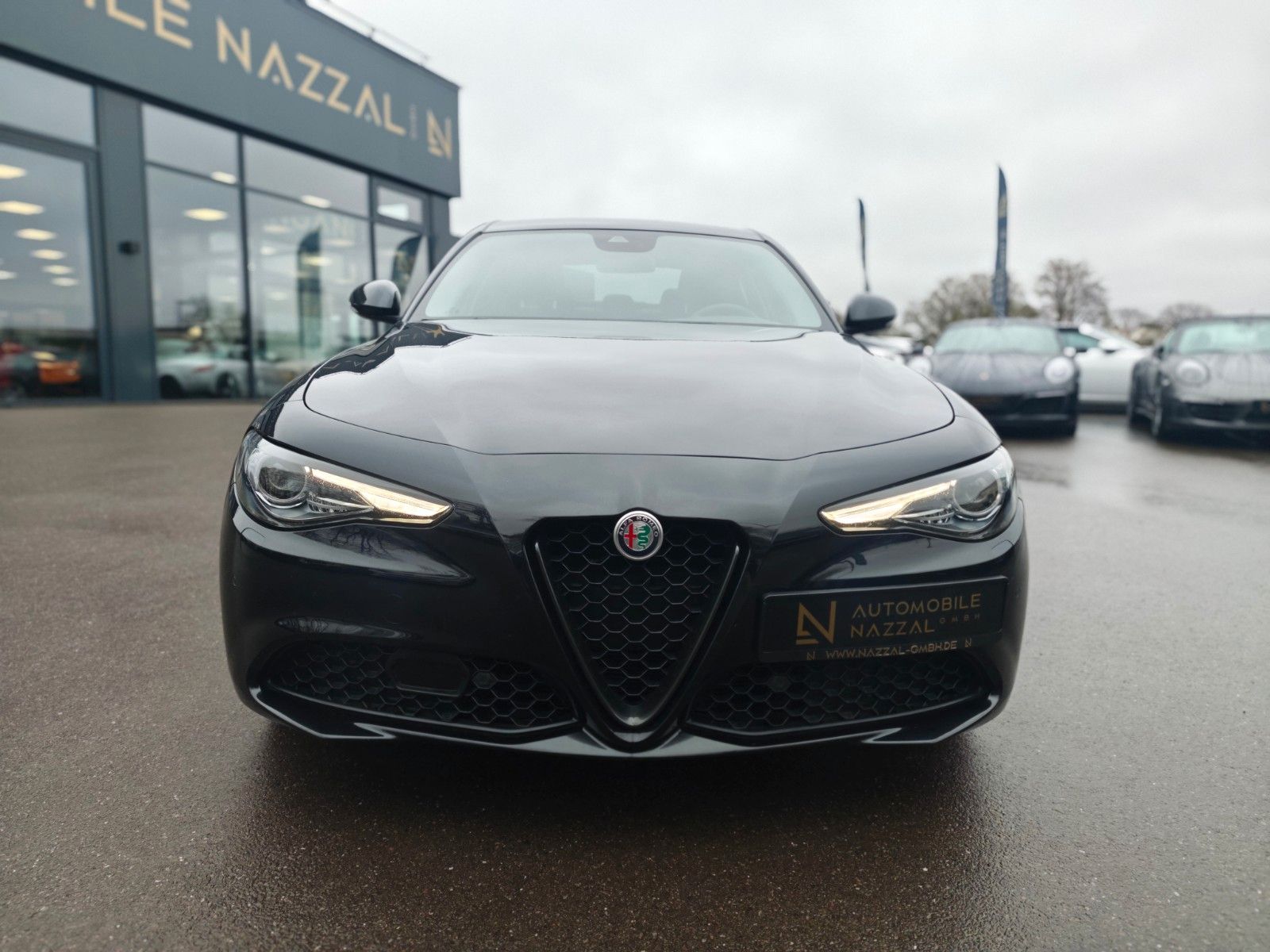 Fahrzeugabbildung Alfa Romeo GIULIA BLACK-TECH*AUT*2.HD*ALCANTARA*NAVI*PDC*