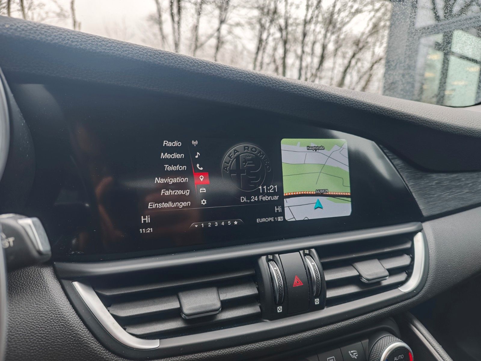 Fahrzeugabbildung Alfa Romeo GIULIA BLACK-TECH*AUT*2.HD*ALCANTARA*NAVI*PDC*