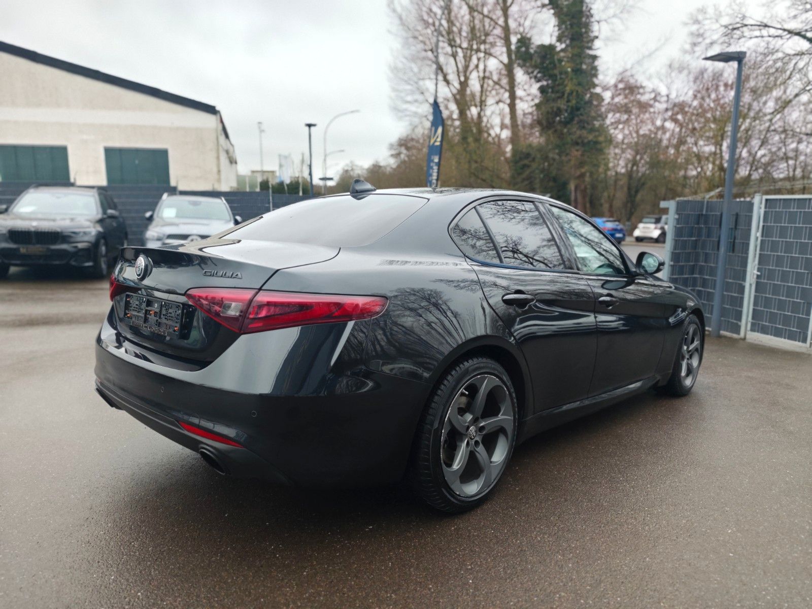 Fahrzeugabbildung Alfa Romeo GIULIA BLACK-TECH*AUT*2.HD*ALCANTARA*NAVI*PDC*