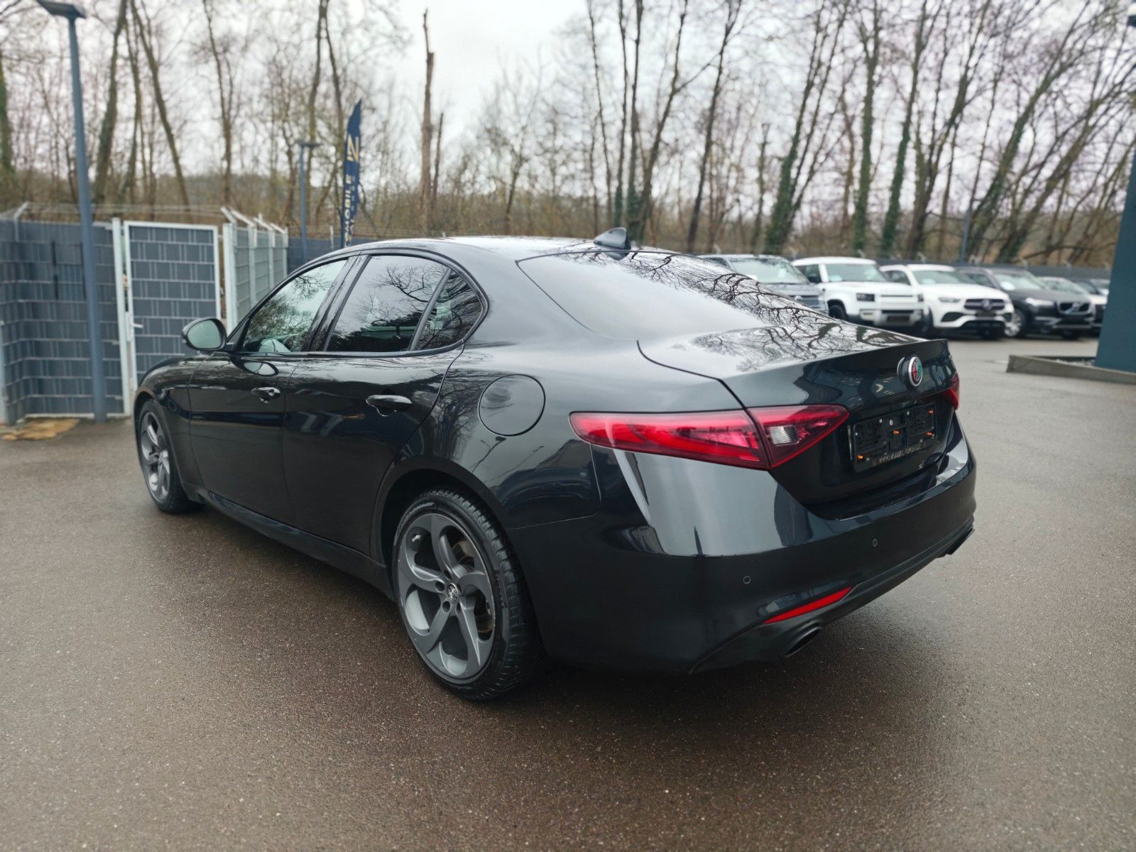 Fahrzeugabbildung Alfa Romeo GIULIA BLACK-TECH*AUT*2.HD*ALCANTARA*NAVI*PDC*