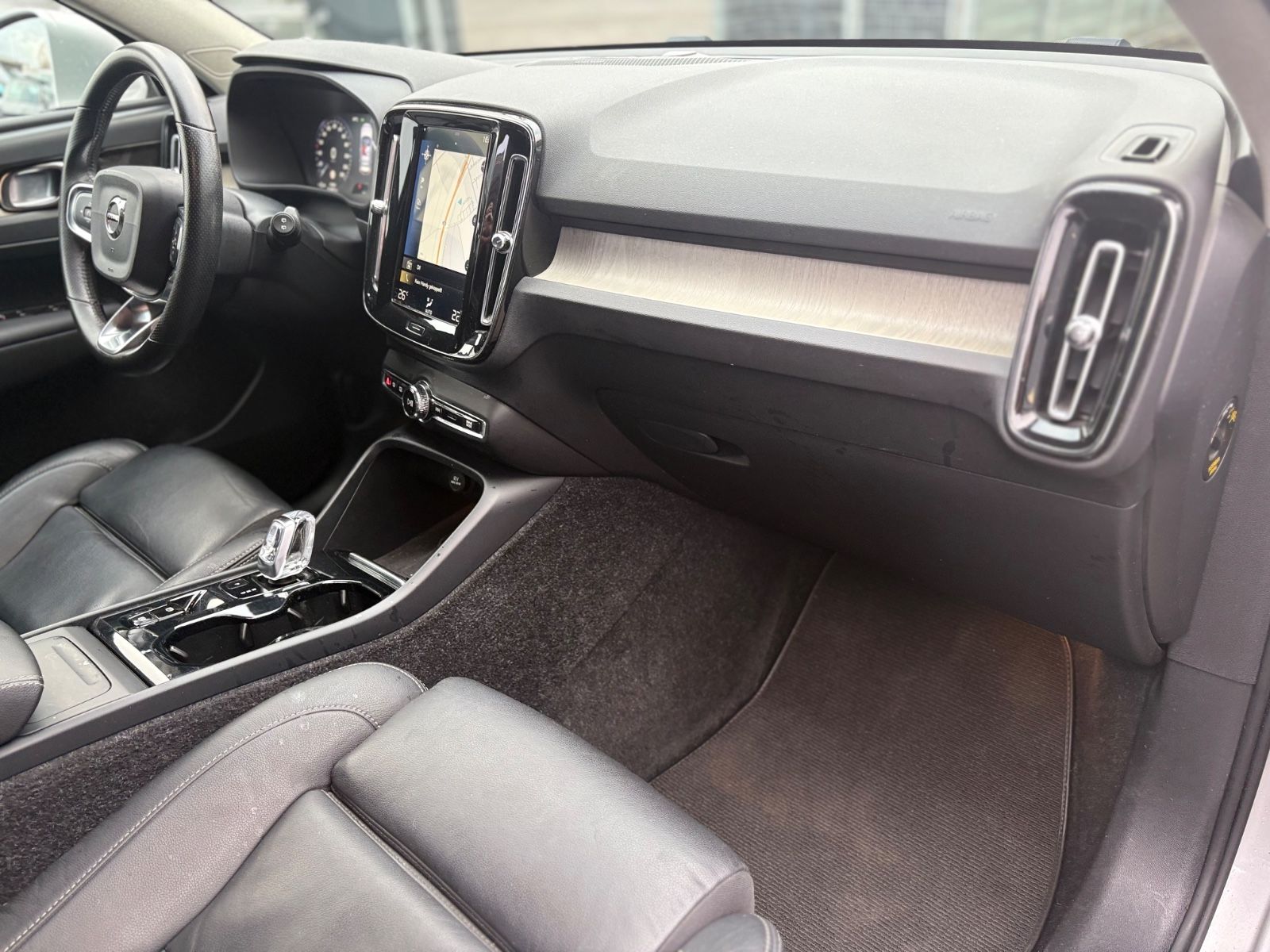 Fahrzeugabbildung Volvo XC40 INSCRIPTION AWD*AUT*LED*LEDER*KAMERA*2.HD*