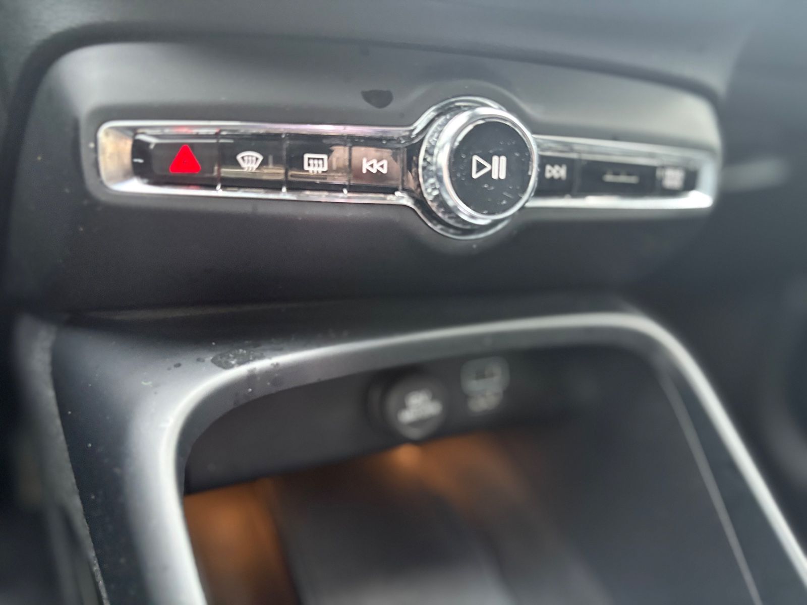 Fahrzeugabbildung Volvo XC40 INSCRIPTION AWD*AUT*LED*LEDER*KAMERA*2.HD*