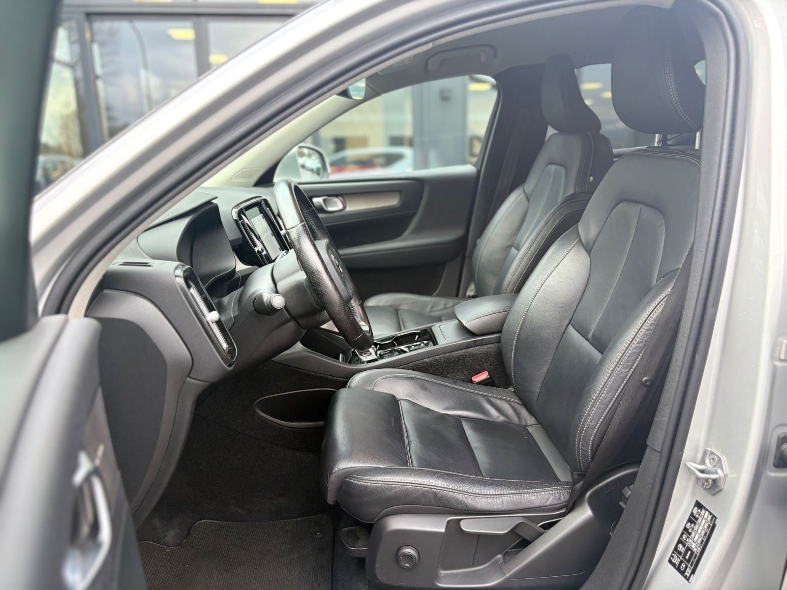 Fahrzeugabbildung Volvo XC40 INSCRIPTION AWD*AUT*LED*LEDER*KAMERA*2.HD*