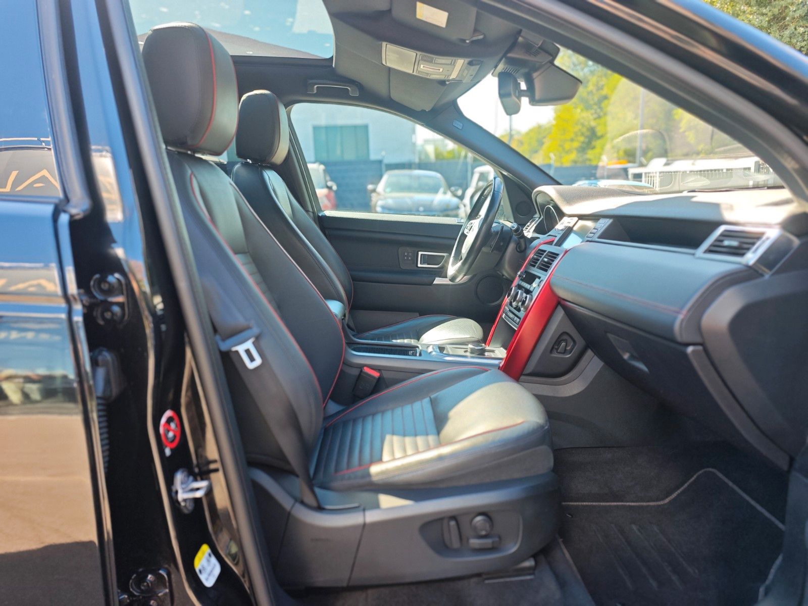 Fahrzeugabbildung Land Rover DISCOVERY SPORT HSE DYNAMIC *AUT*SHZ*KAM*PANO*