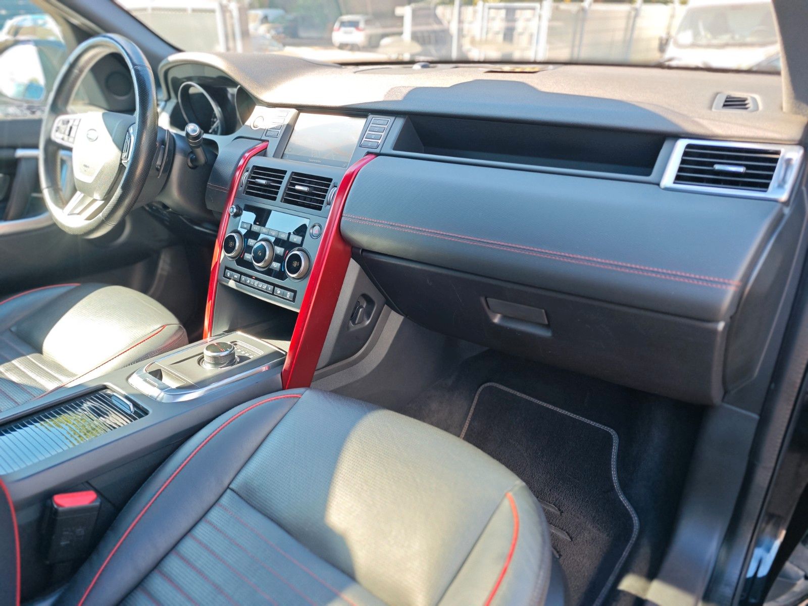 Fahrzeugabbildung Land Rover DISCOVERY SPORT HSE DYNAMIC *AUT*SHZ*KAM*PANO*