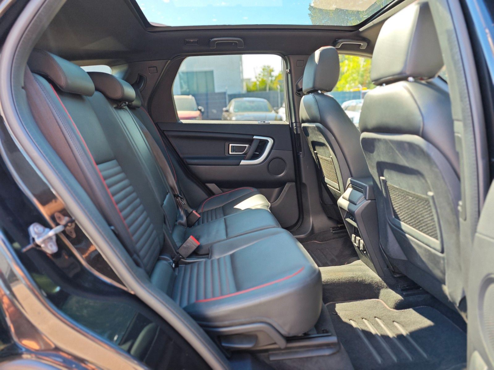 Fahrzeugabbildung Land Rover DISCOVERY SPORT HSE DYNAMIC *AUT*SHZ*KAM*PANO*