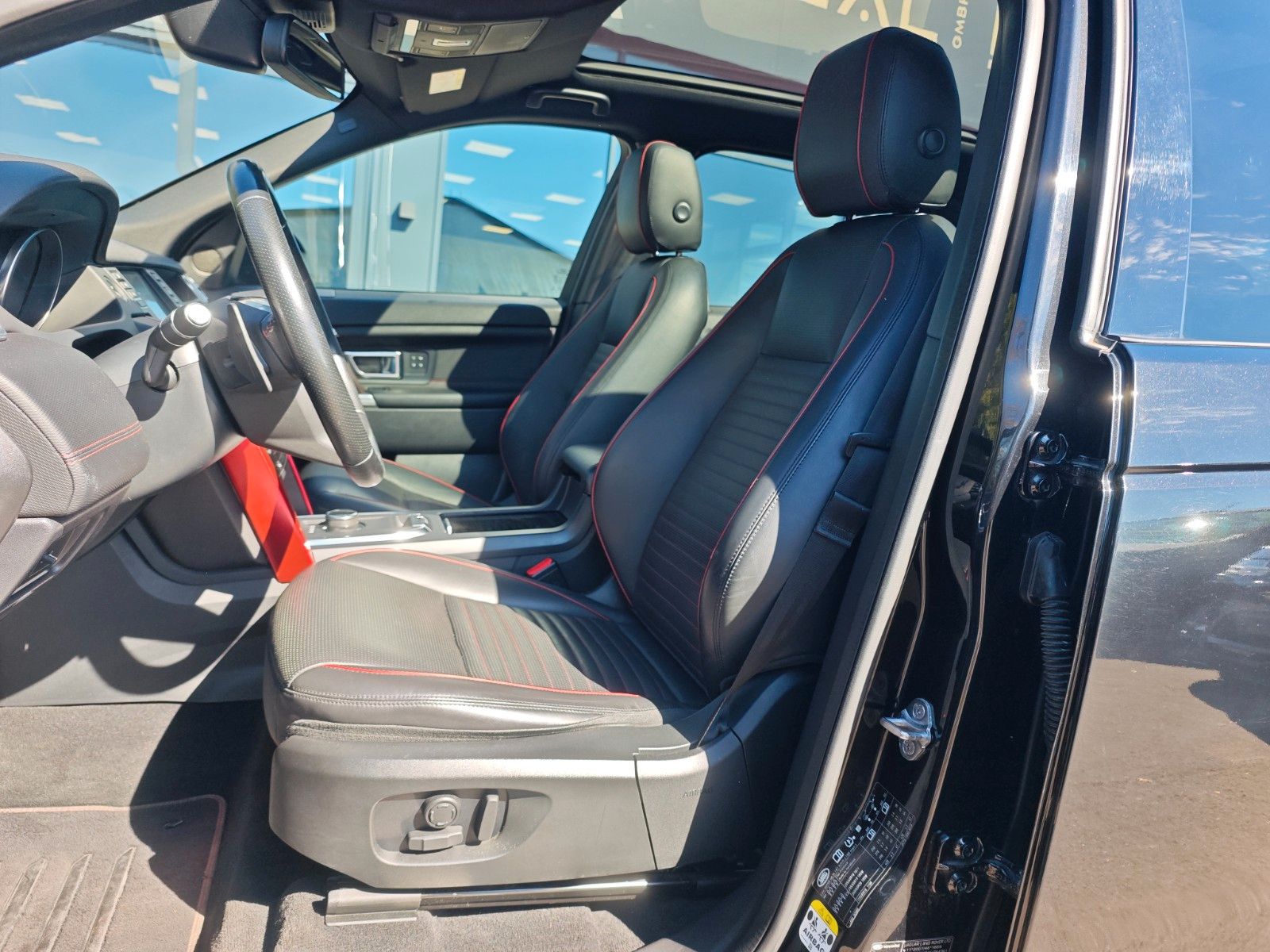 Fahrzeugabbildung Land Rover DISCOVERY SPORT HSE DYNAMIC *AUT*SHZ*KAM*PANO*