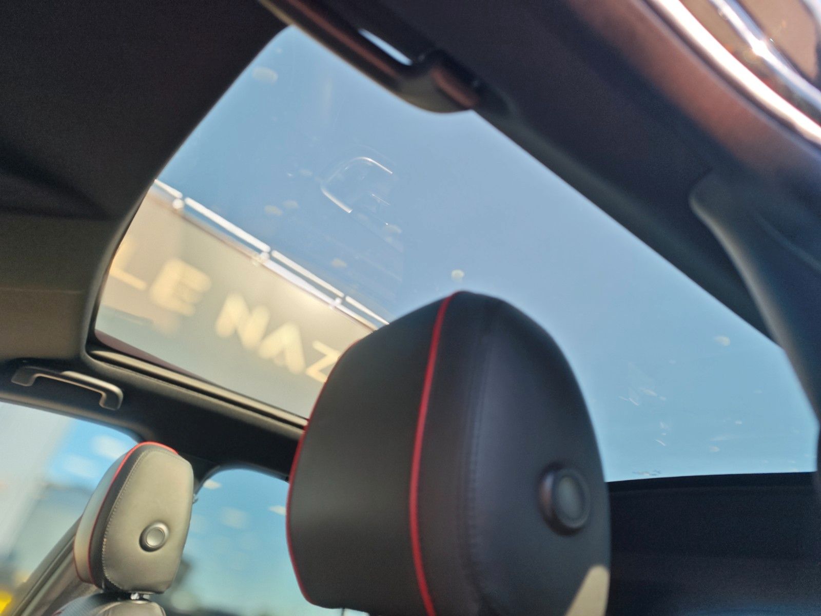 Fahrzeugabbildung Land Rover DISCOVERY SPORT HSE DYNAMIC *AUT*SHZ*KAM*PANO*