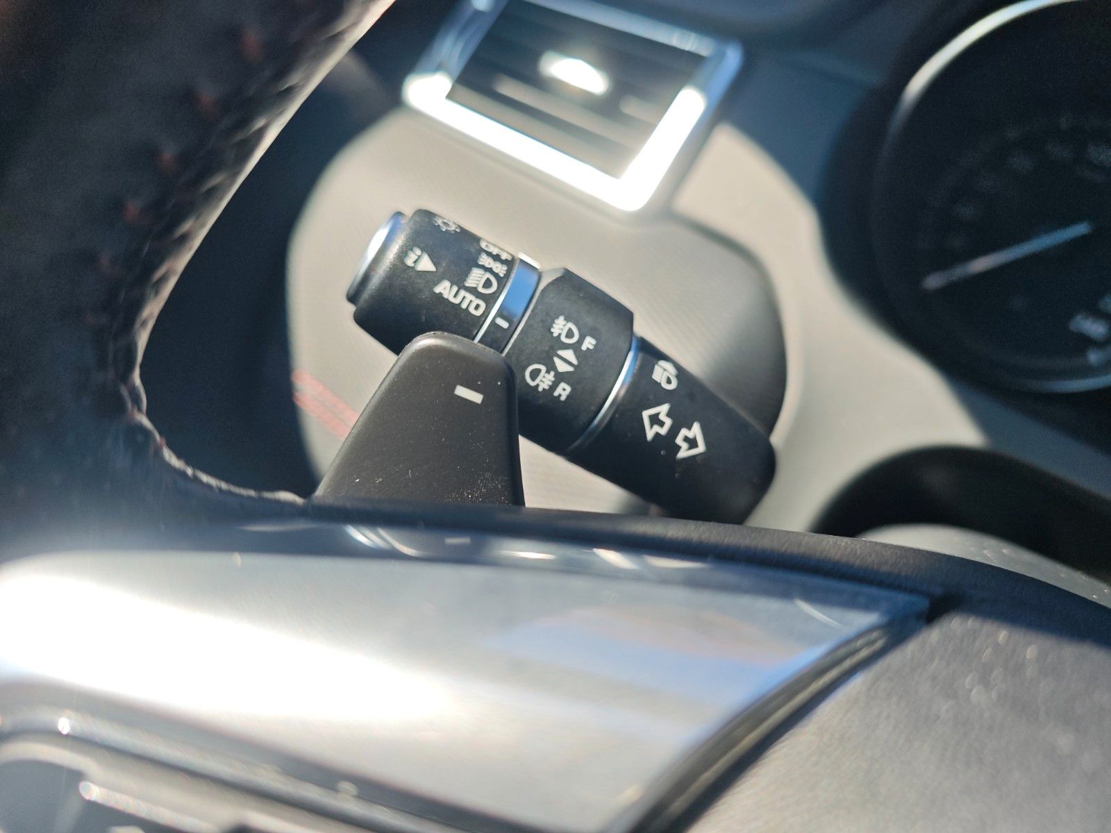 Fahrzeugabbildung Land Rover DISCOVERY SPORT HSE DYNAMIC *AUT*SHZ*KAM*PANO*