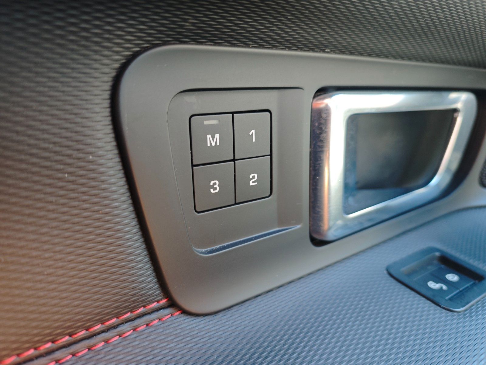 Fahrzeugabbildung Land Rover DISCOVERY SPORT HSE DYNAMIC *AUT*SHZ*KAM*PANO*