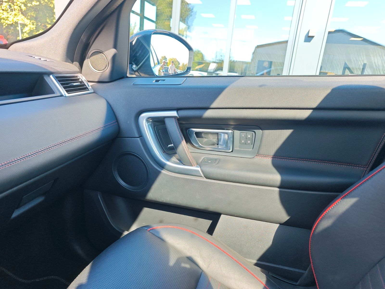 Fahrzeugabbildung Land Rover DISCOVERY SPORT HSE DYNAMIC *AUT*SHZ*KAM*PANO*