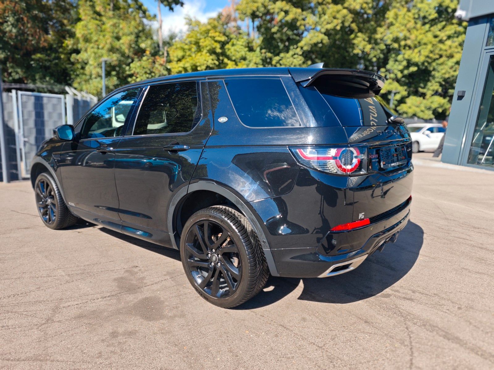 Fahrzeugabbildung Land Rover DISCOVERY SPORT HSE DYNAMIC *AUT*SHZ*KAM*PANO*
